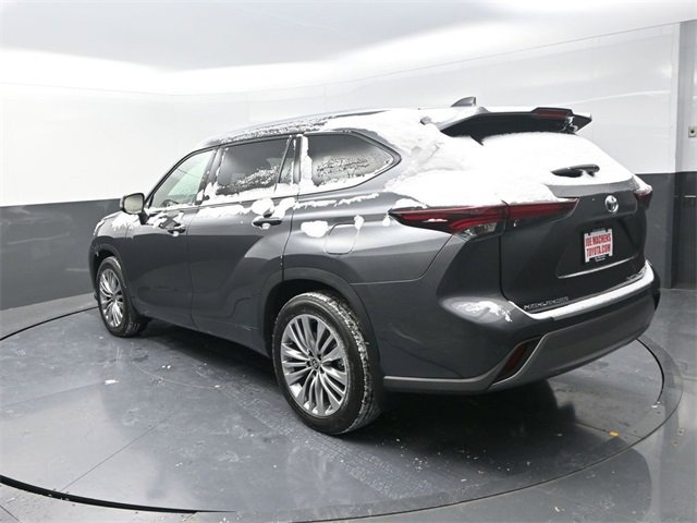 Used 2024 Toyota Highlander Platinum image 5