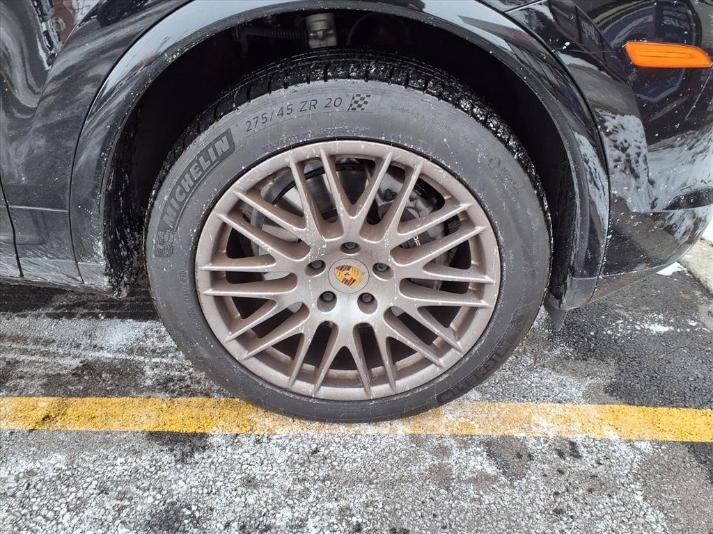 Used 2017 Porsche Cayenne Platinum Edition image 38