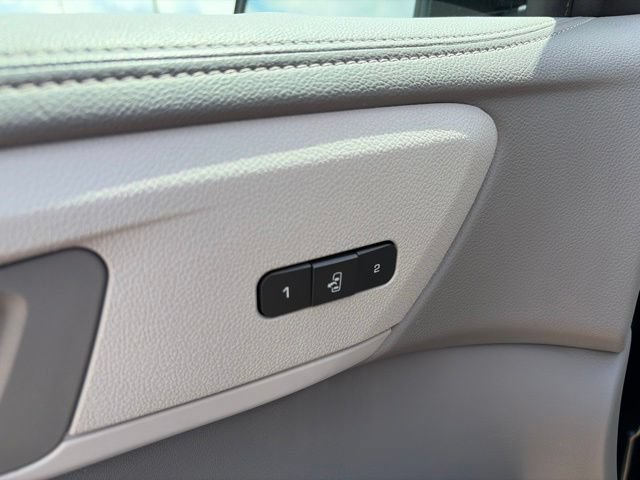Used 2016 Chevrolet Traverse LTZ AWD/4WD image 11