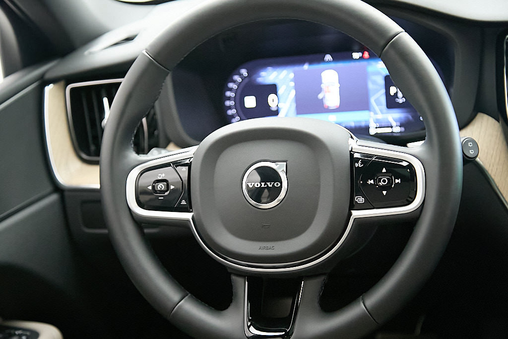 New 2026 Volvo XC60 T8 Plus w/ Protection Package Premier AWD/4WD image 26