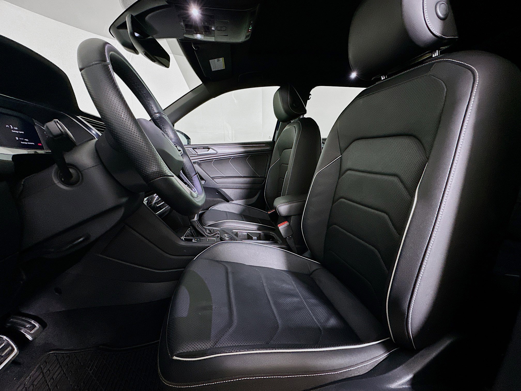 Used 2022 Volkswagen Tiguan SEL R-Line image 13