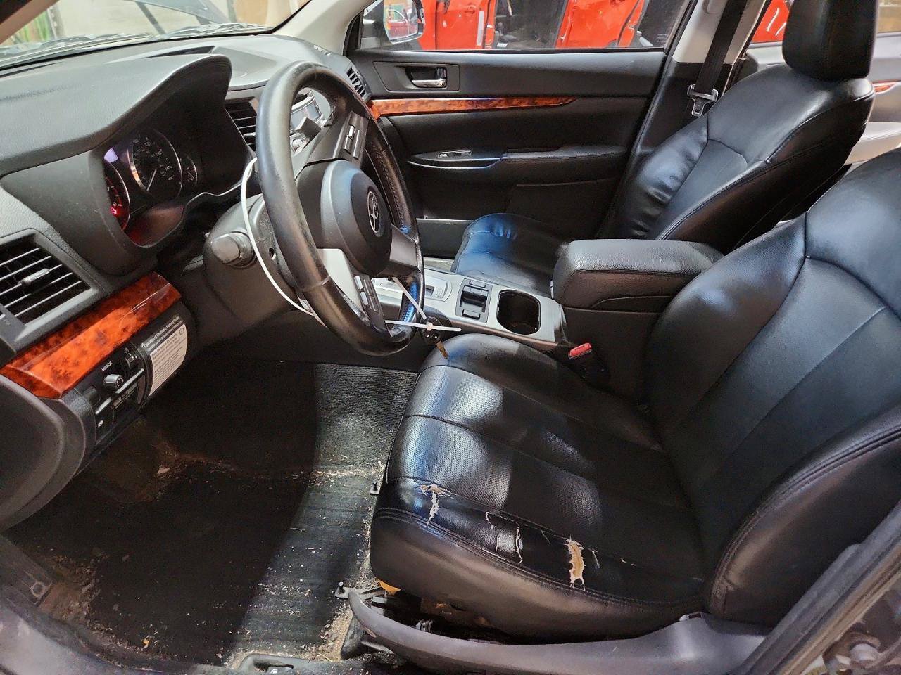 Used 2011 Subaru Outback 2.5i Limited AWD/4WD image 6