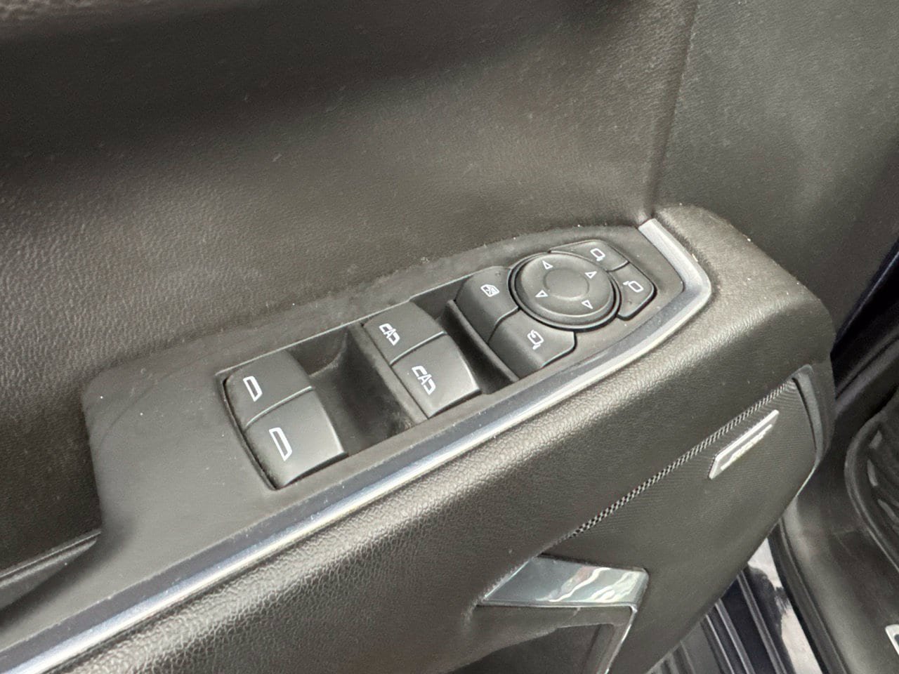 Used 2023 Chevrolet Silverado 1500 LTZ w/ LTZ Convenience Package II AWD/4WD image 36
