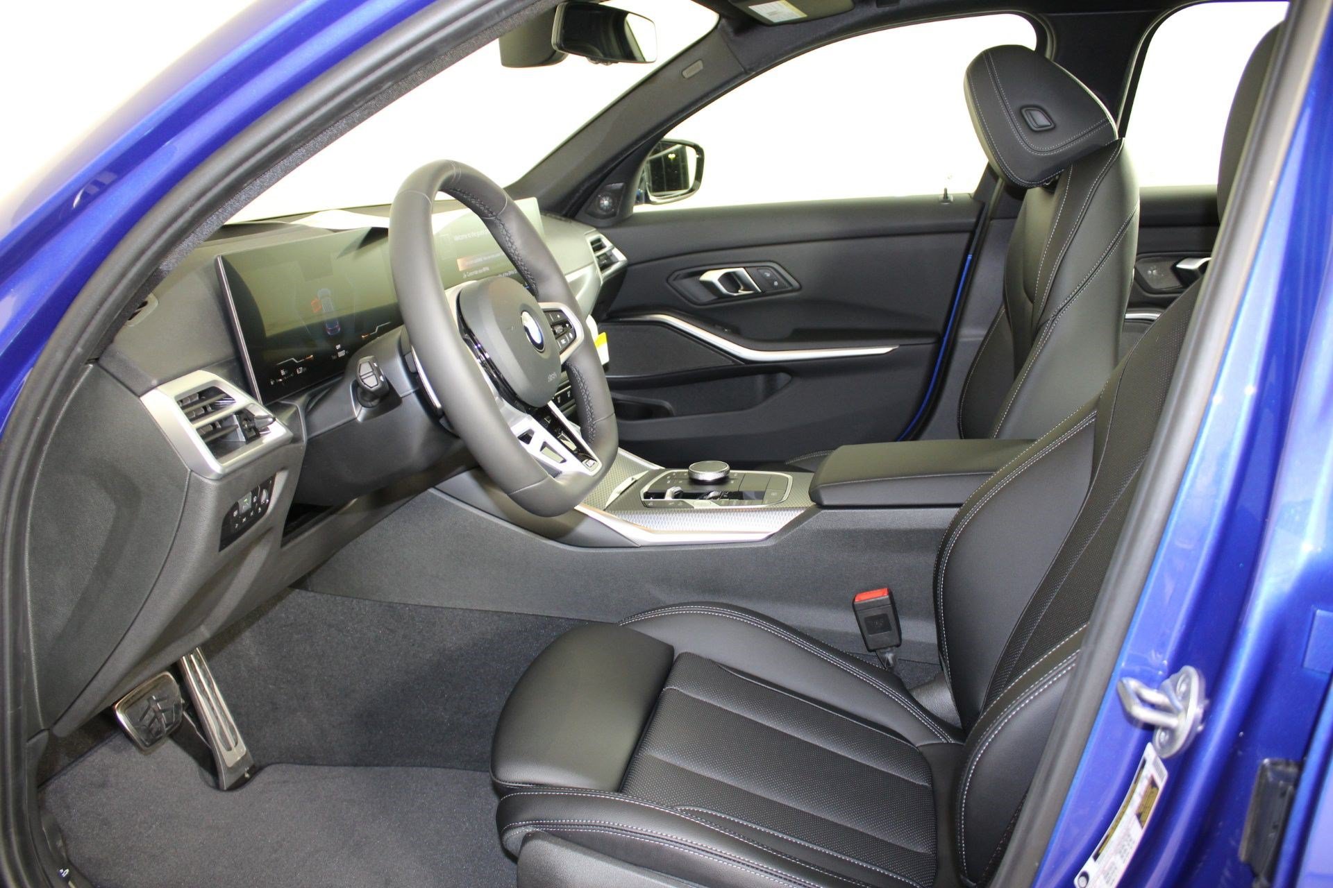 New 2026 BMW 330i Sedan w/ M Sport Package RWD image 23