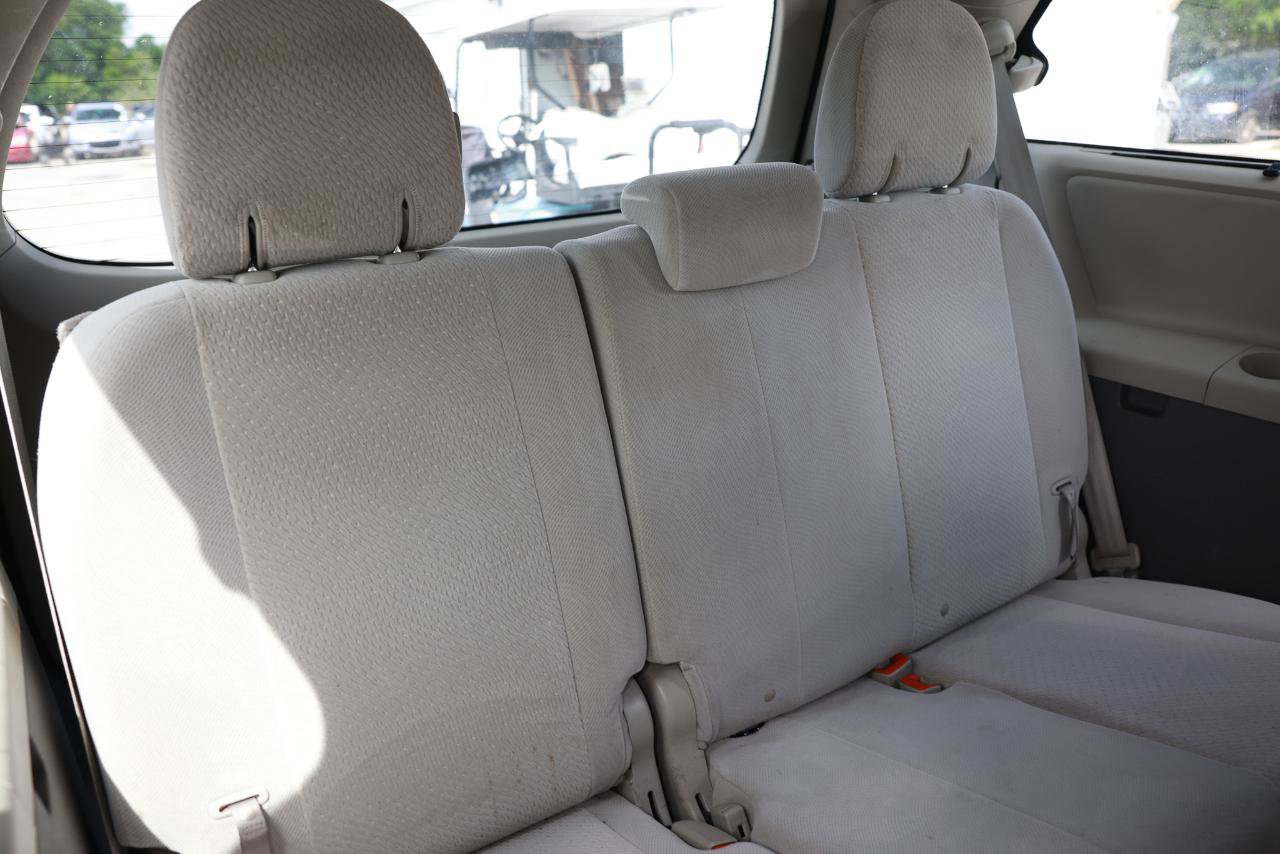 Used 2011 Toyota Sienna LE image 23