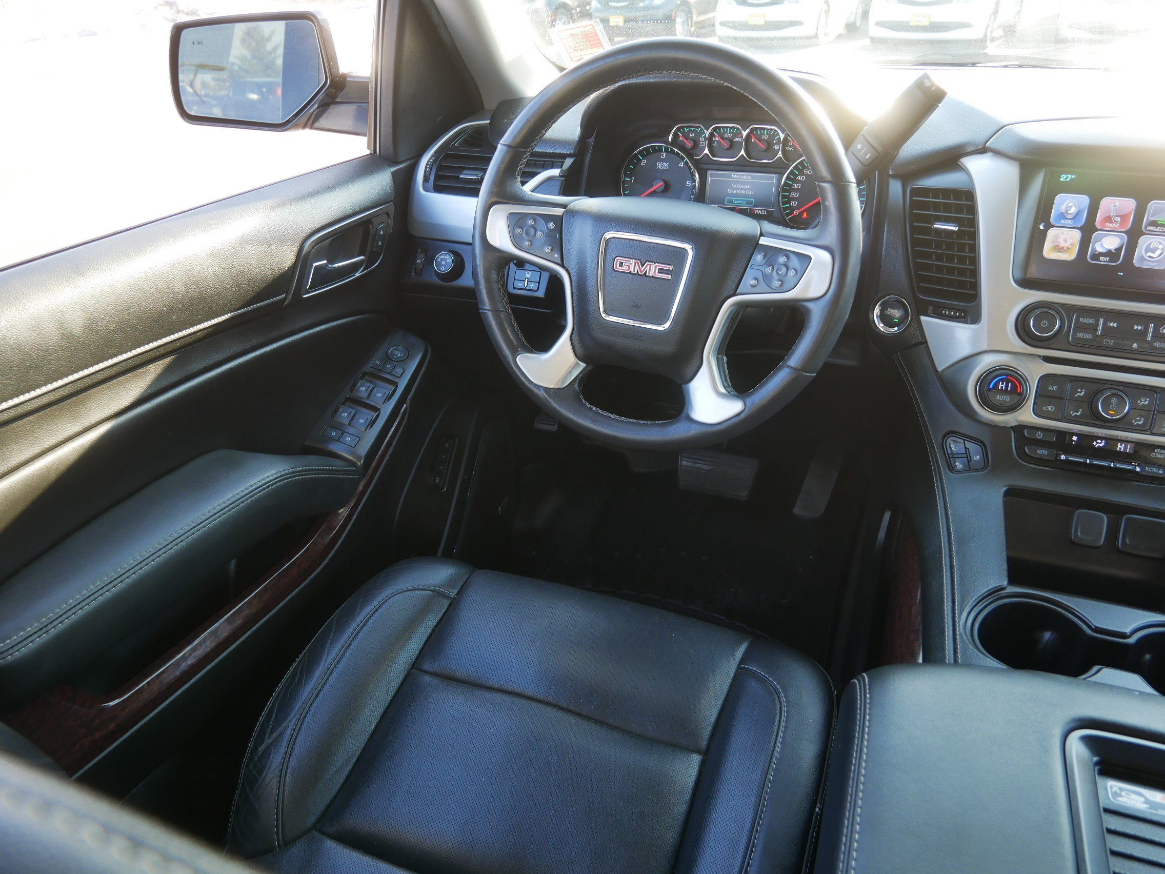 Used 2017 GMC Yukon SLT w/ HD Trailering Package image 9