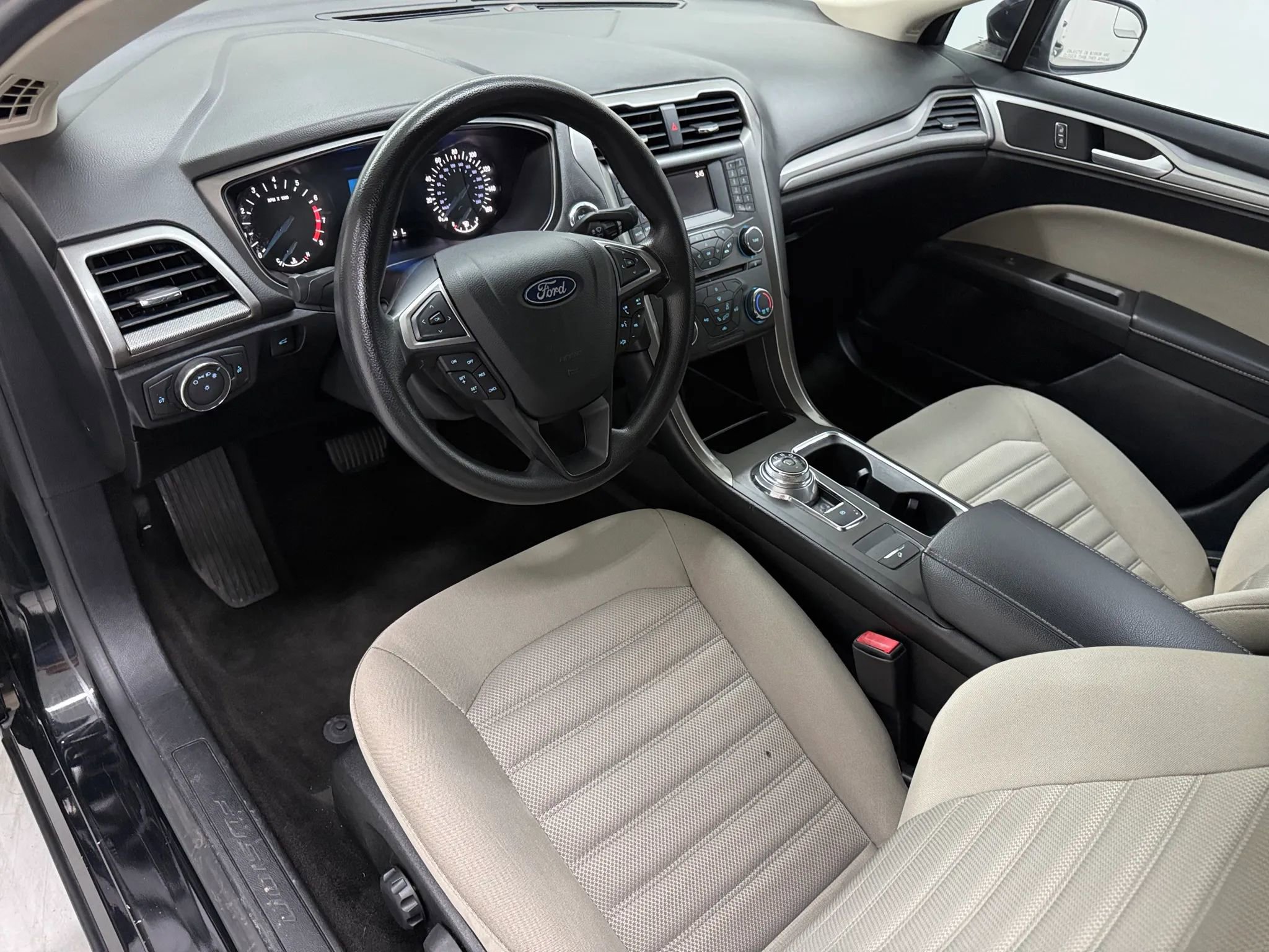 Used 2018 Ford Fusion S image 2