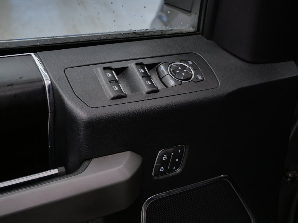 Used 2019 Ford F150 Platinum w/ Equipment Group 701A Luxury AWD/4WD image 17