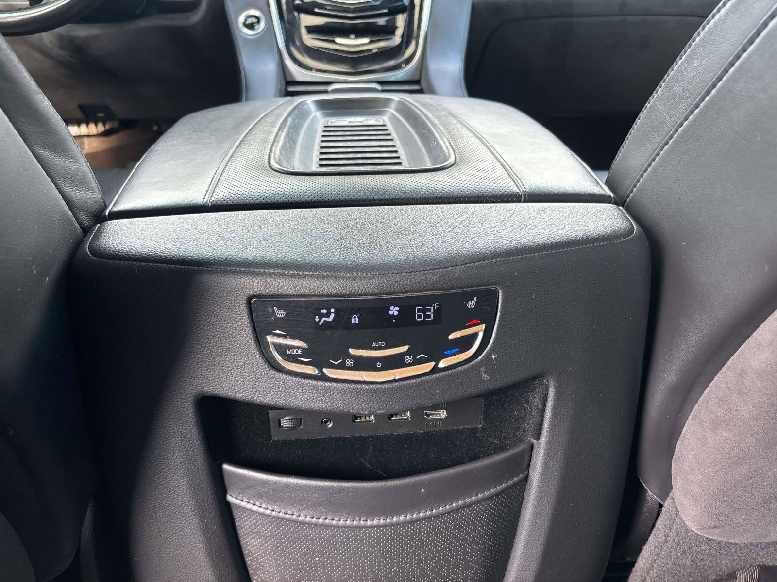 Used 2020 Cadillac Escalade ESV Platinum image 12