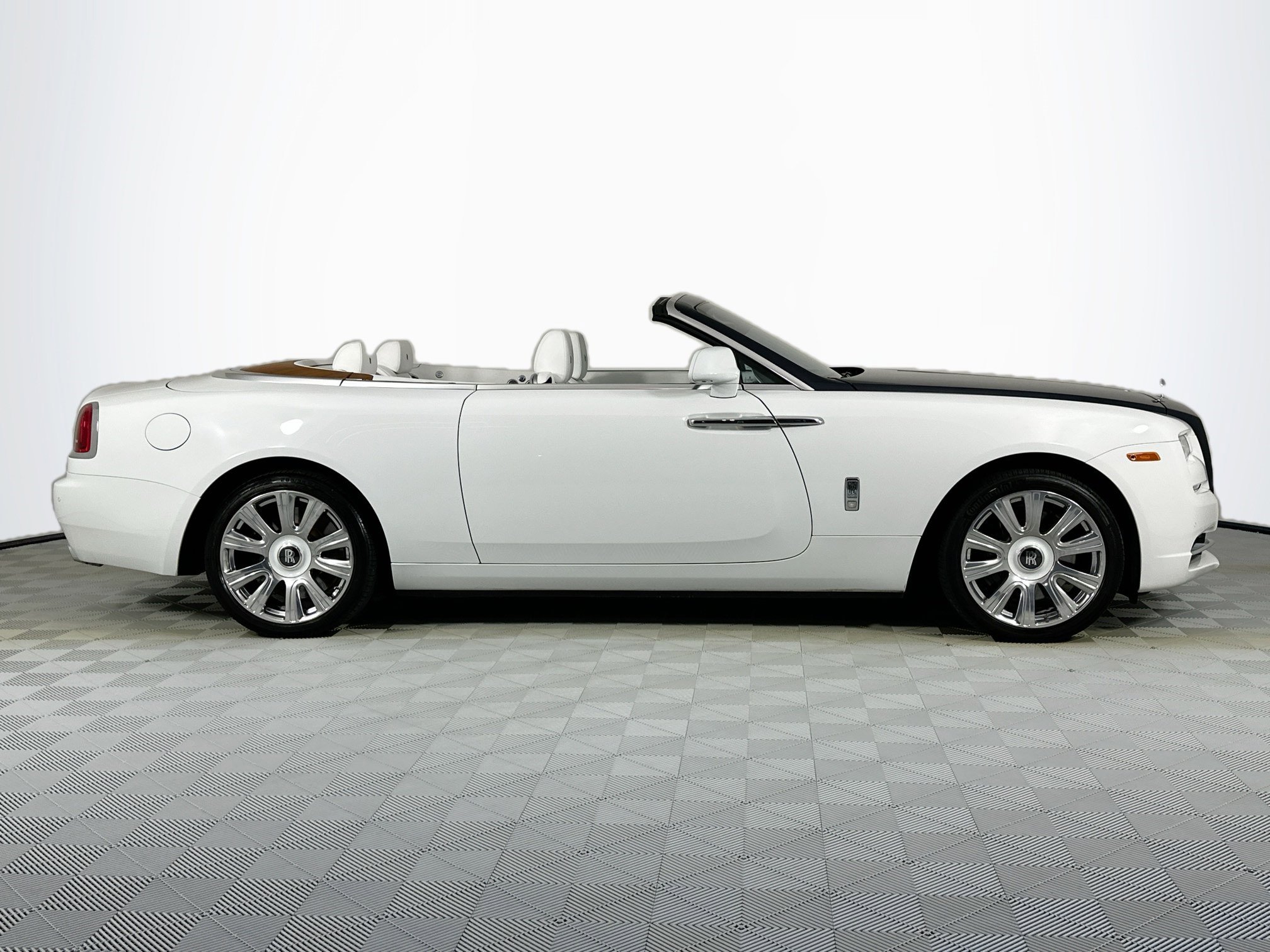 Certified 2018 Rolls-Royce Dawn image 7