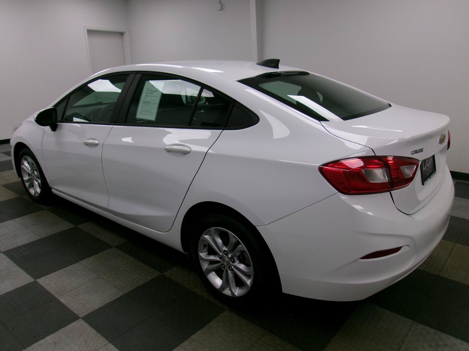Used 2019 Chevrolet Cruze LS w/ LS Convenience Package FWD image 2
