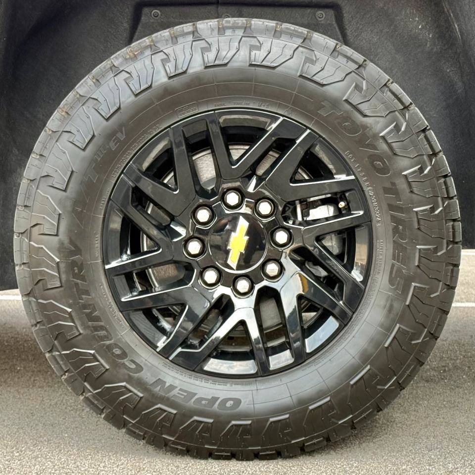 Used 2026 Chevrolet Silverado EV LT AWD/4WD image 32