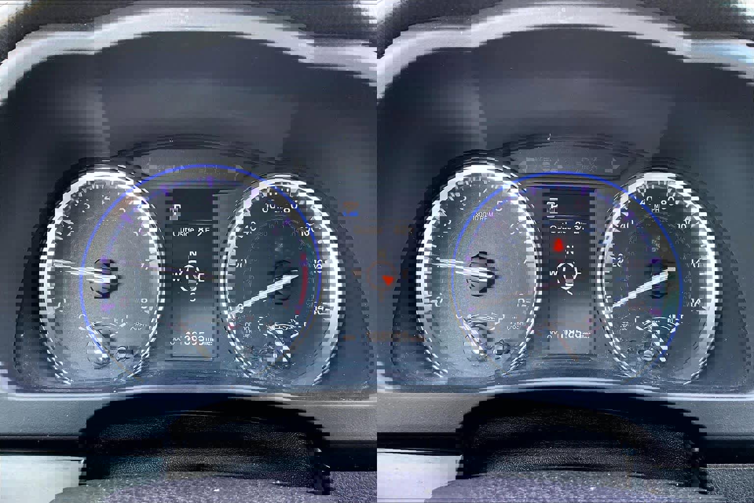 Used 2018 Toyota Highlander SE FWD image 25