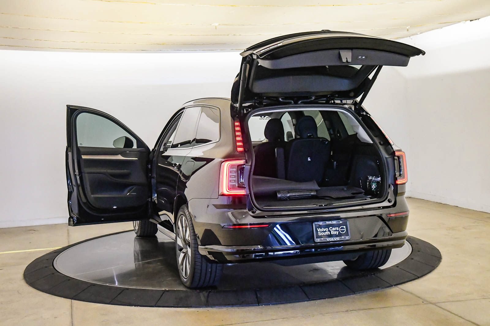 Certified 2026 Volvo EX90 Plus AWD/4WD image 26