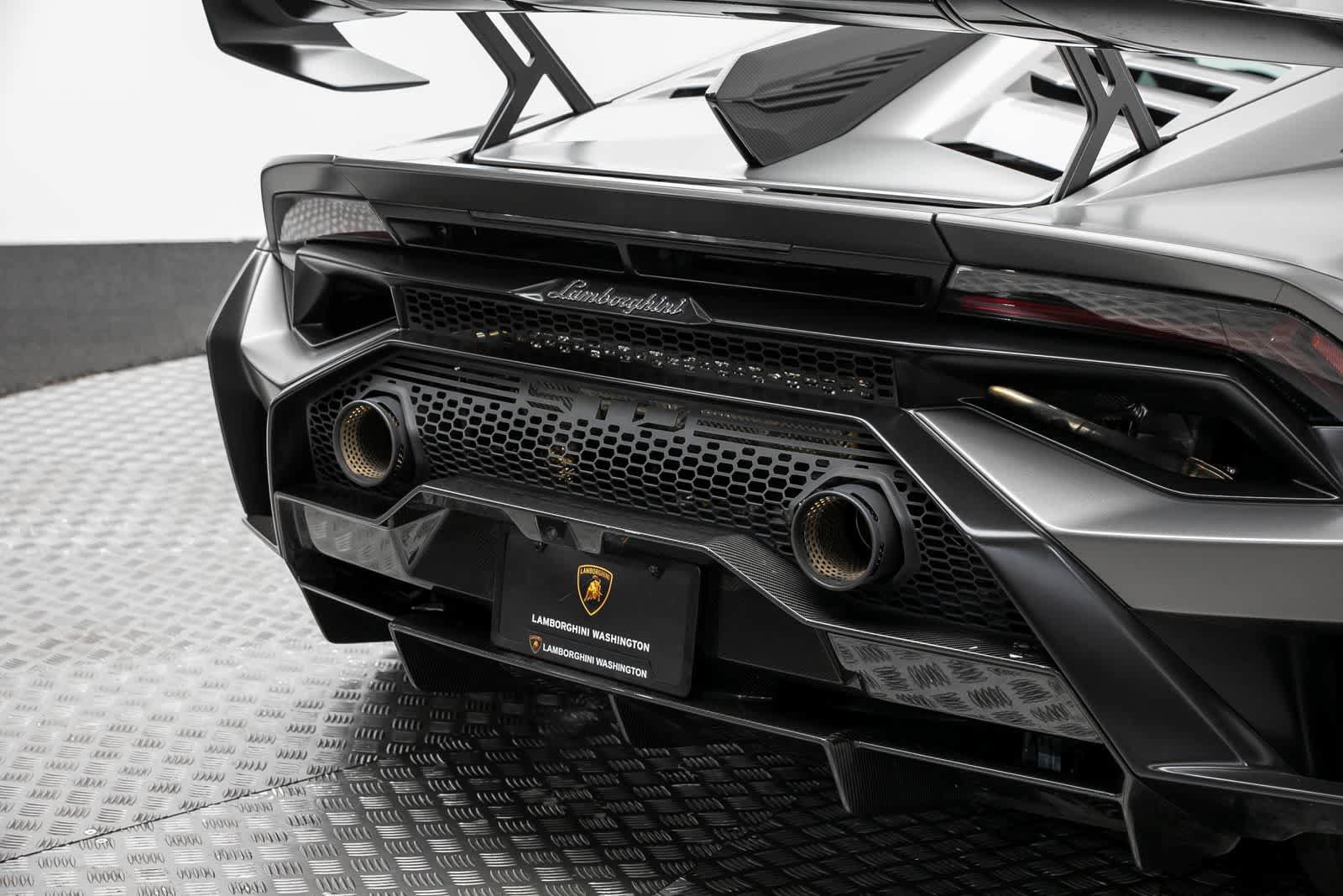 Used 2022 Lamborghini Huracan STO RWD image 38