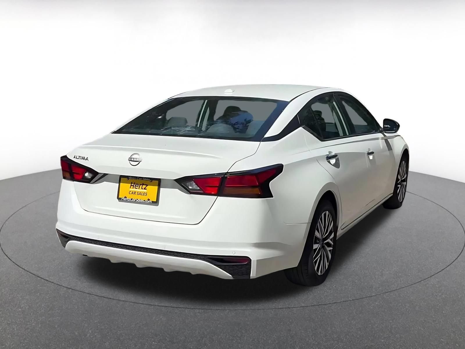 Used 2025 Nissan Altima 2.5 SV FWD image 11