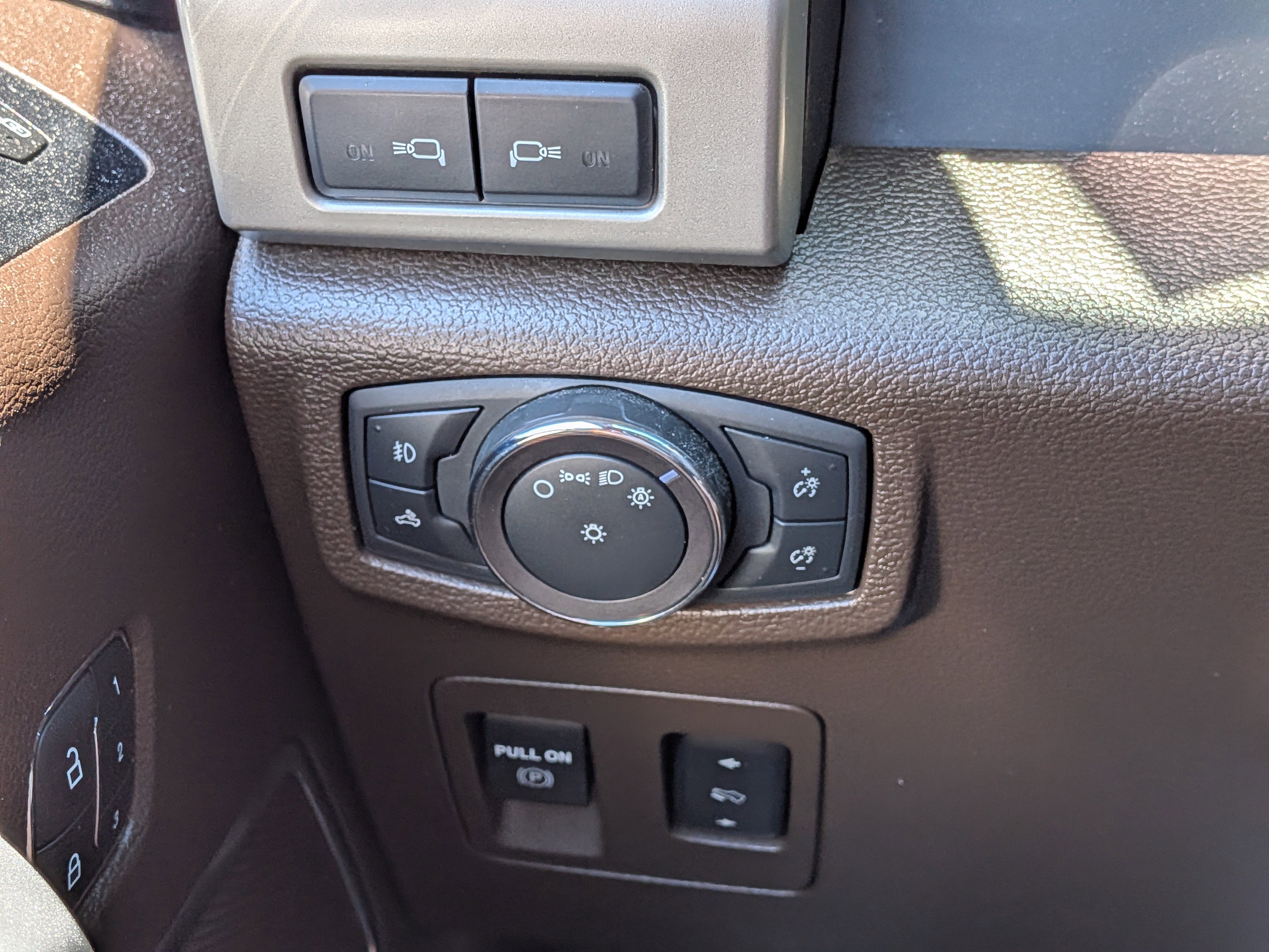 Used 2019 Ford F150 King Ranch w/ Equipment Group 601A Luxury AWD/4WD image 23