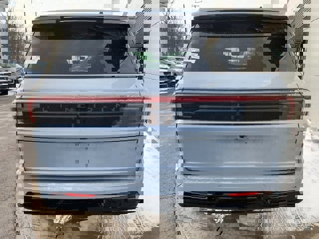 New 2026 Lincoln Navigator Premiere image 11