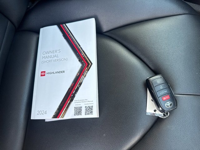 Used 2024 Toyota Highlander XLE image 18