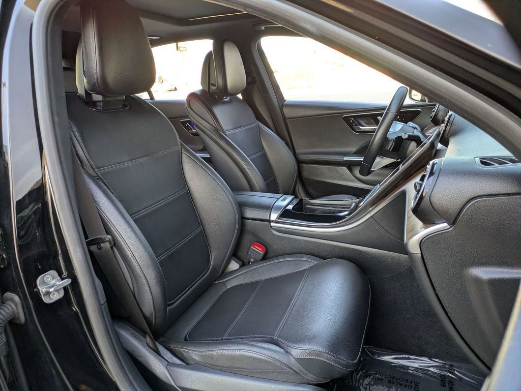 Used 2025 Mercedes-Benz C 300 4MATIC Sedan image 28