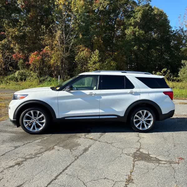 Used 2021 Ford Explorer Platinum w/ Equipment Group 601A AWD/4WD image 2
