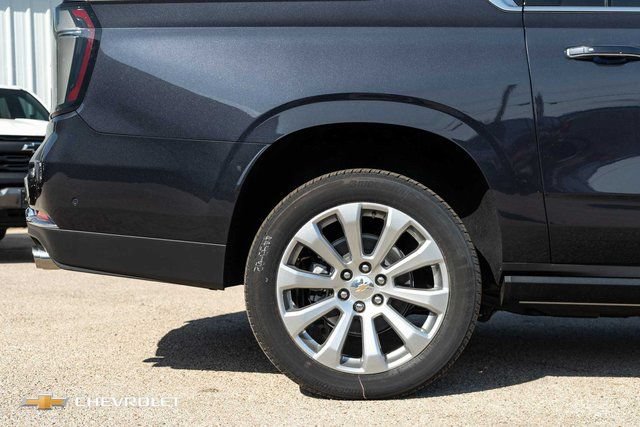 New 2026 Chevrolet Suburban Premier RWD image 5