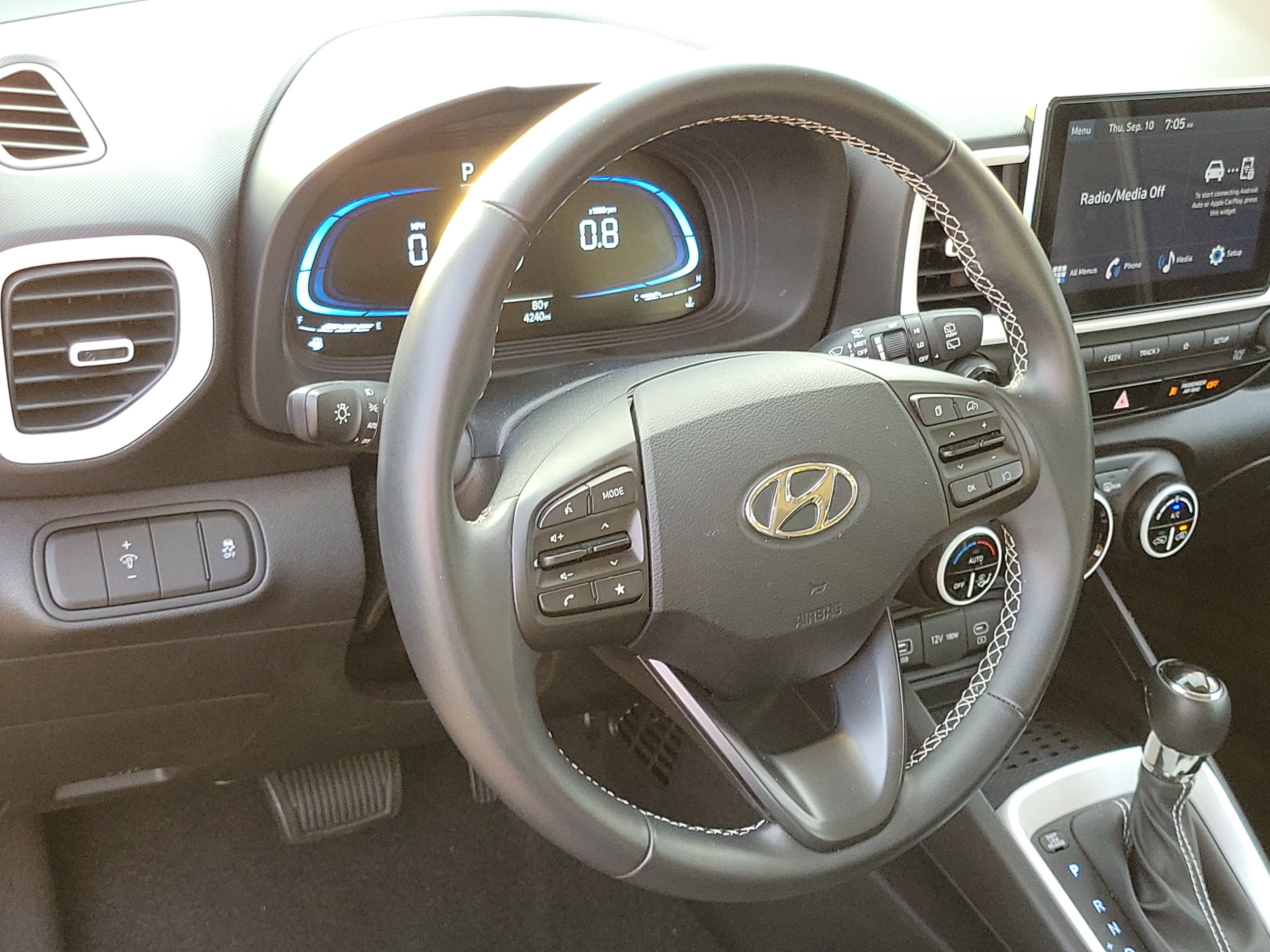 Certified 2026 Hyundai Venue SEL FWD image 10