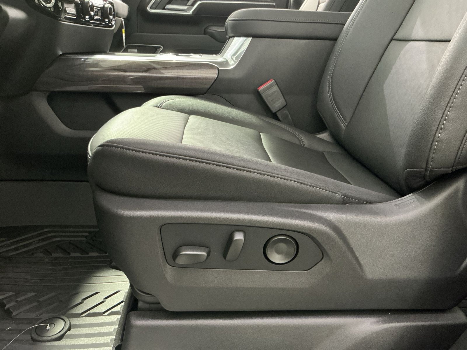 New 2026 Chevrolet Silverado 2500 LTZ w/ LTZ Plus Package AWD/4WD image 15