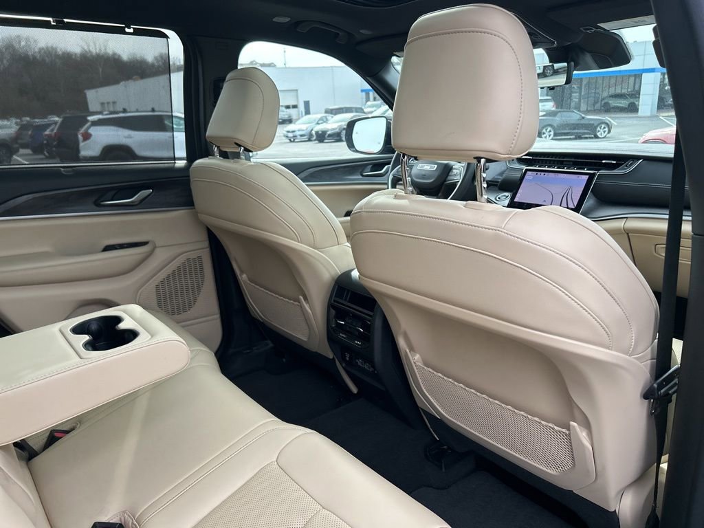 Used 2023 Jeep Grand Cherokee Limited w/ Luxury Tech Group II image 48