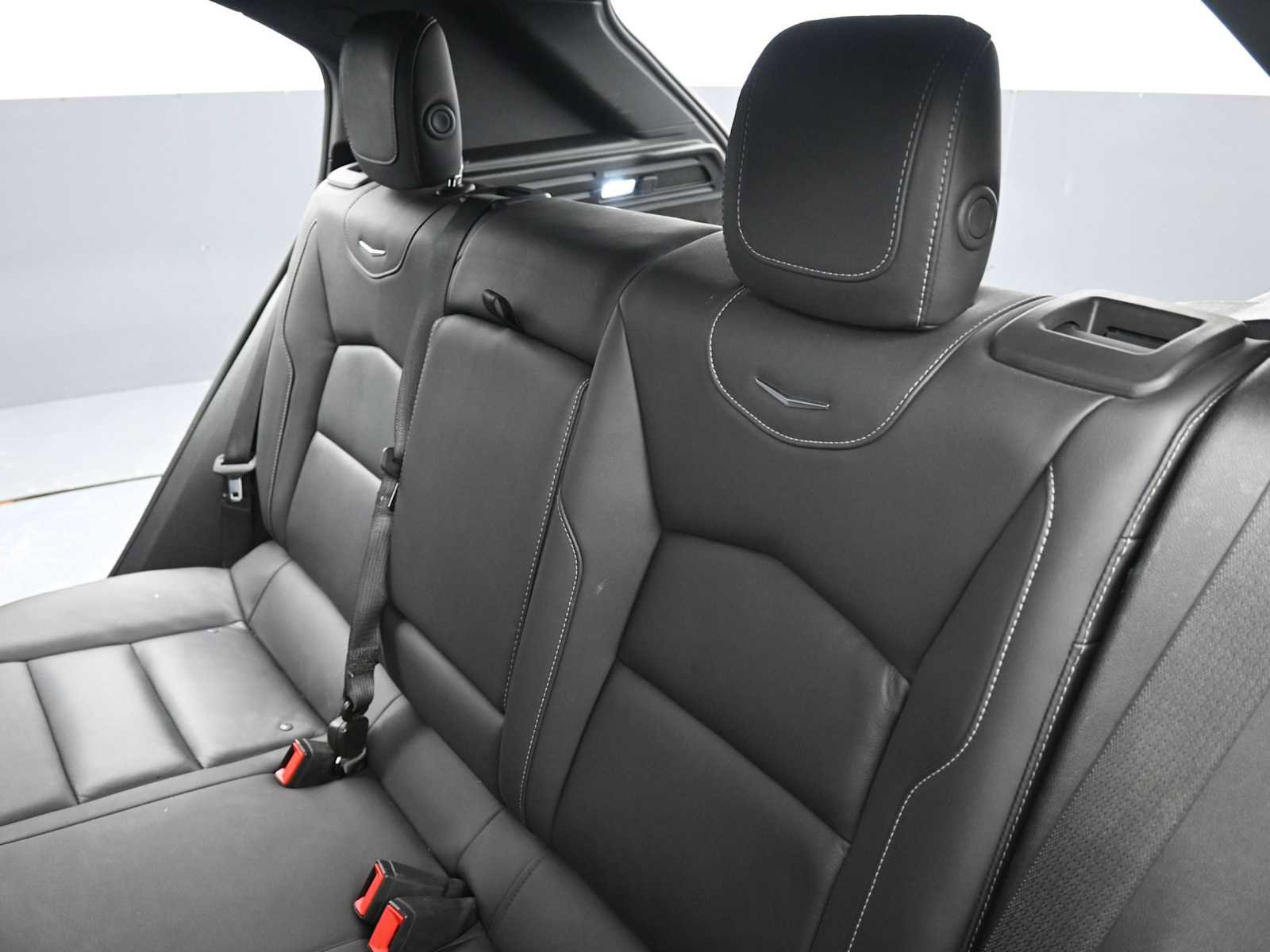 Used 2024 Cadillac XT4 Premium Luxury image 25