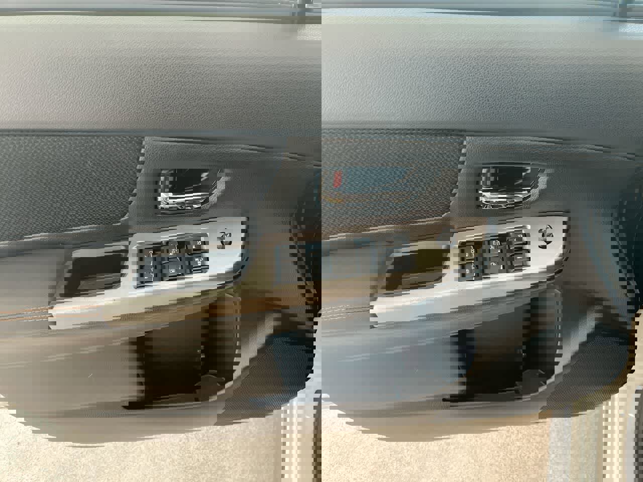 Used 2017 Subaru Crosstrek 2.0i Premium w/ Moonroof Package image 13