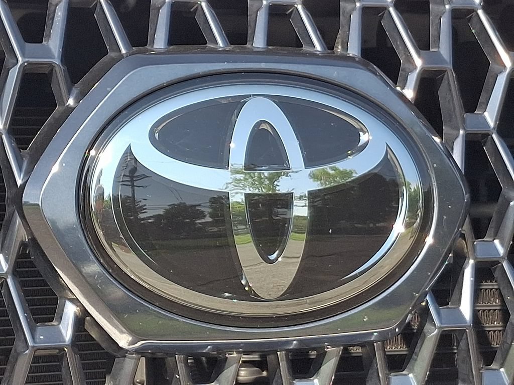 Used 2019 Toyota Tacoma TRD Sport AWD/4WD image 29