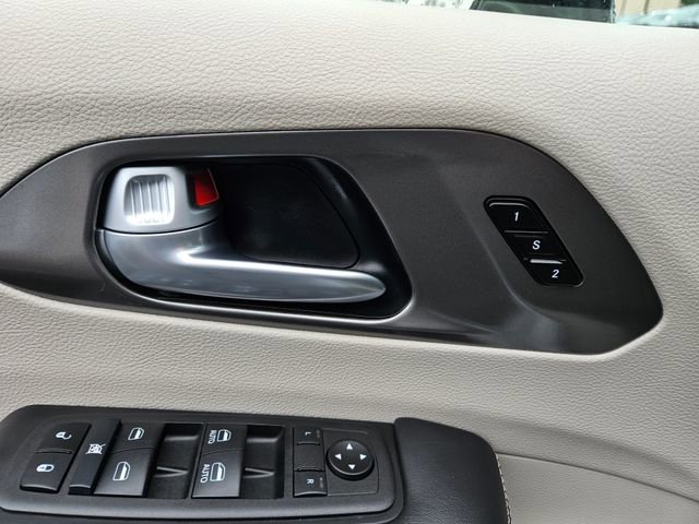 Used 2024 Chrysler Pacifica Touring-L image 20