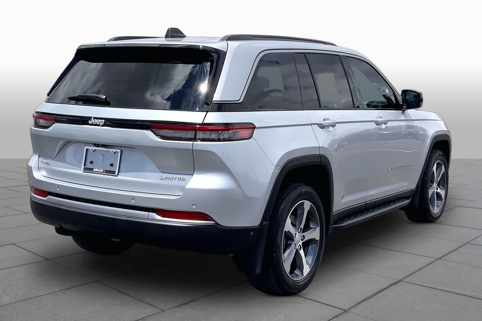 Used 2026 Jeep Grand Cherokee Limited AWD/4WD image 13