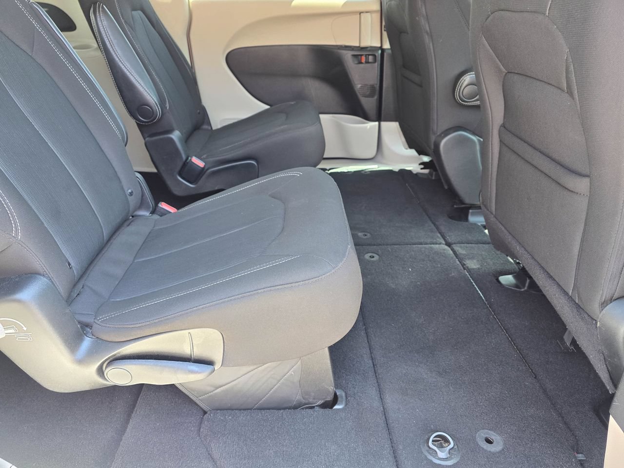Used 2023 Chrysler Voyager LX FWD image 42