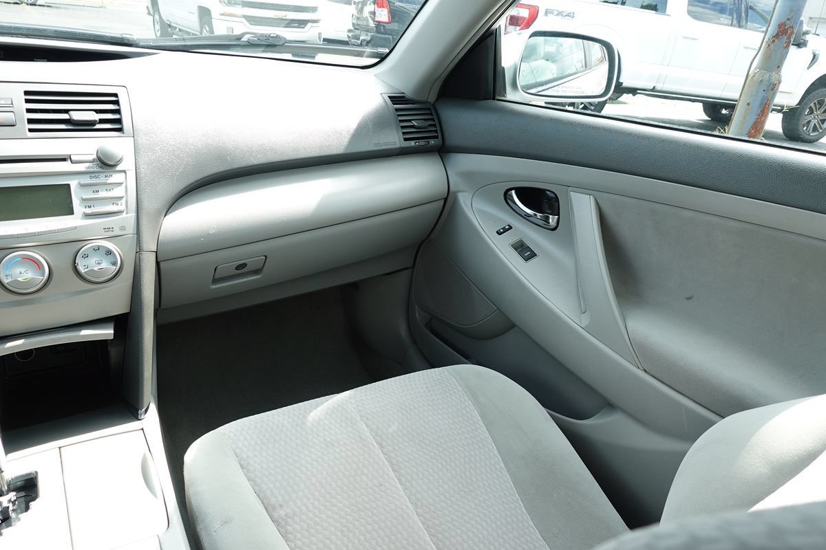 Used 2011 Toyota Camry LE FWD image 33