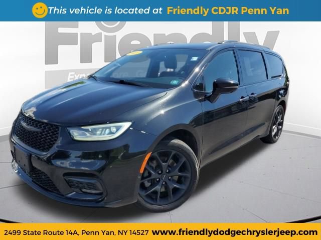 Used 2021 Chrysler Pacifica Touring-L w/ Uconnect Theater Family Group