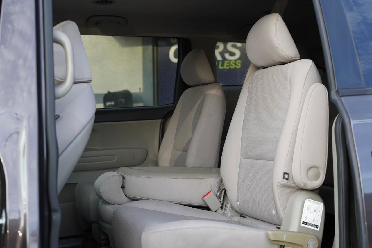 Used 2016 Kia Sedona LX FWD image 13