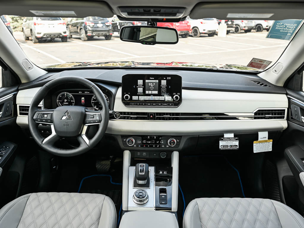 New 2025 Mitsubishi Outlander SEL image 13