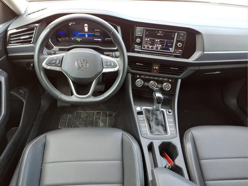 Used 2024 Volkswagen Jetta SE FWD image 9