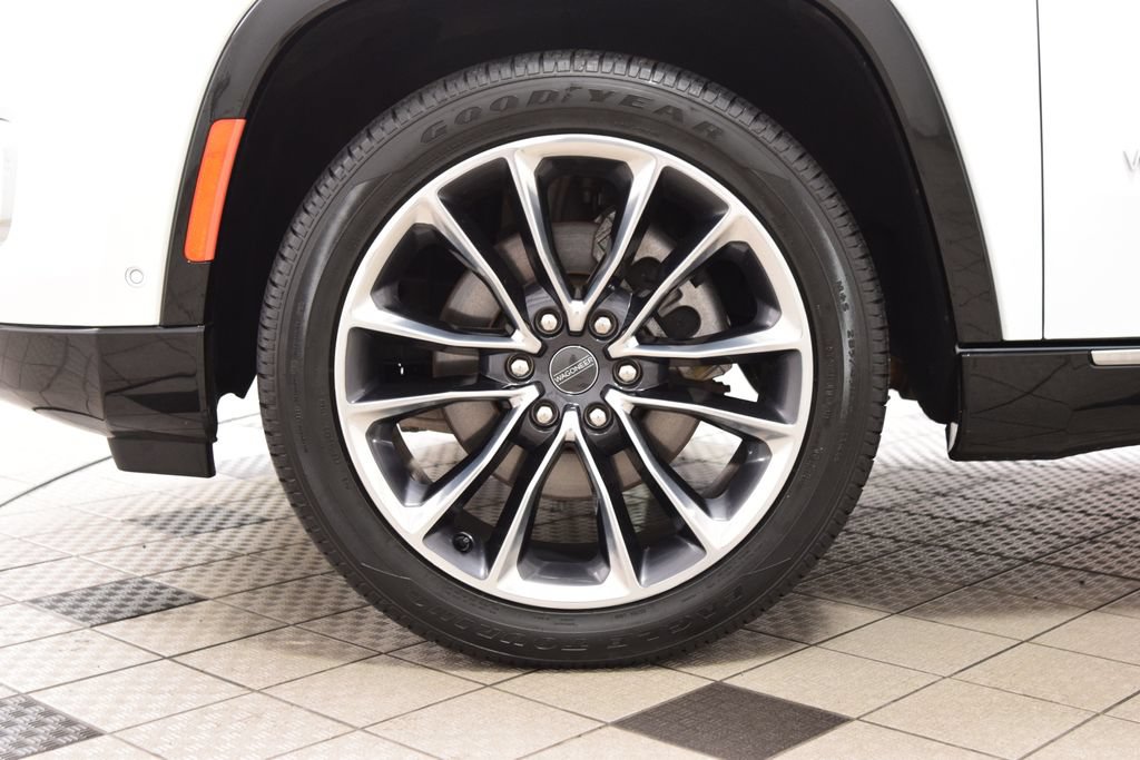 Used 2024 Jeep Wagoneer L Series III w/ Premium Group I AWD/4WD image 28