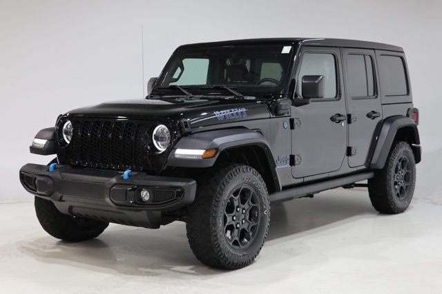 Used 2023 Jeep Wrangler Unlimited w/ Sun & Screen Package AWD/4WD image 3