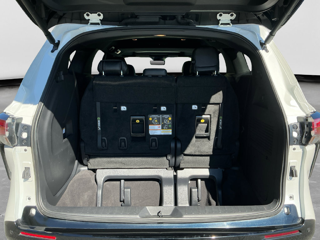 Used 2025 Toyota Sienna Limited AWD/4WD image 17