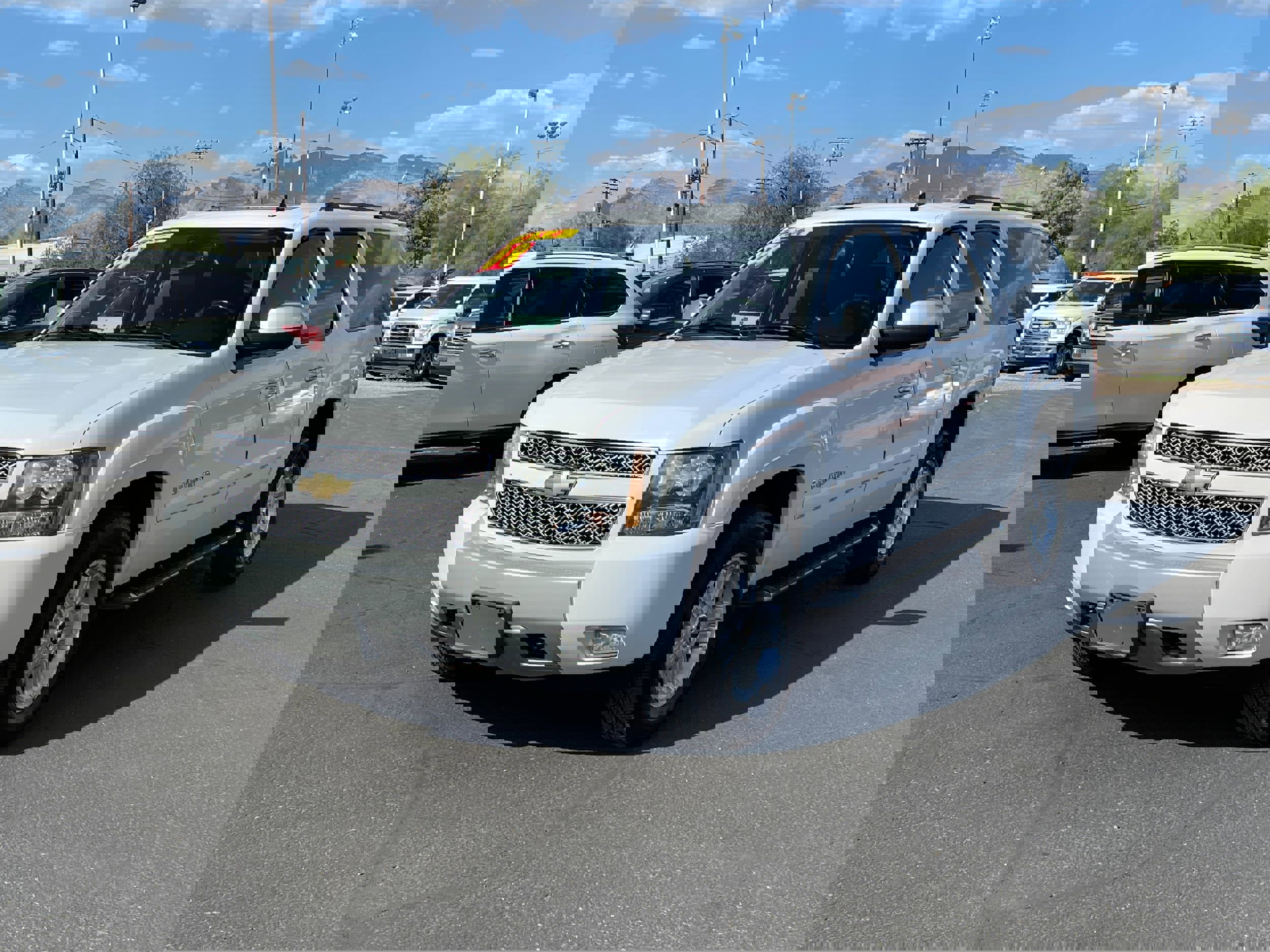 Used 2008 Chevrolet Suburban LT image 1