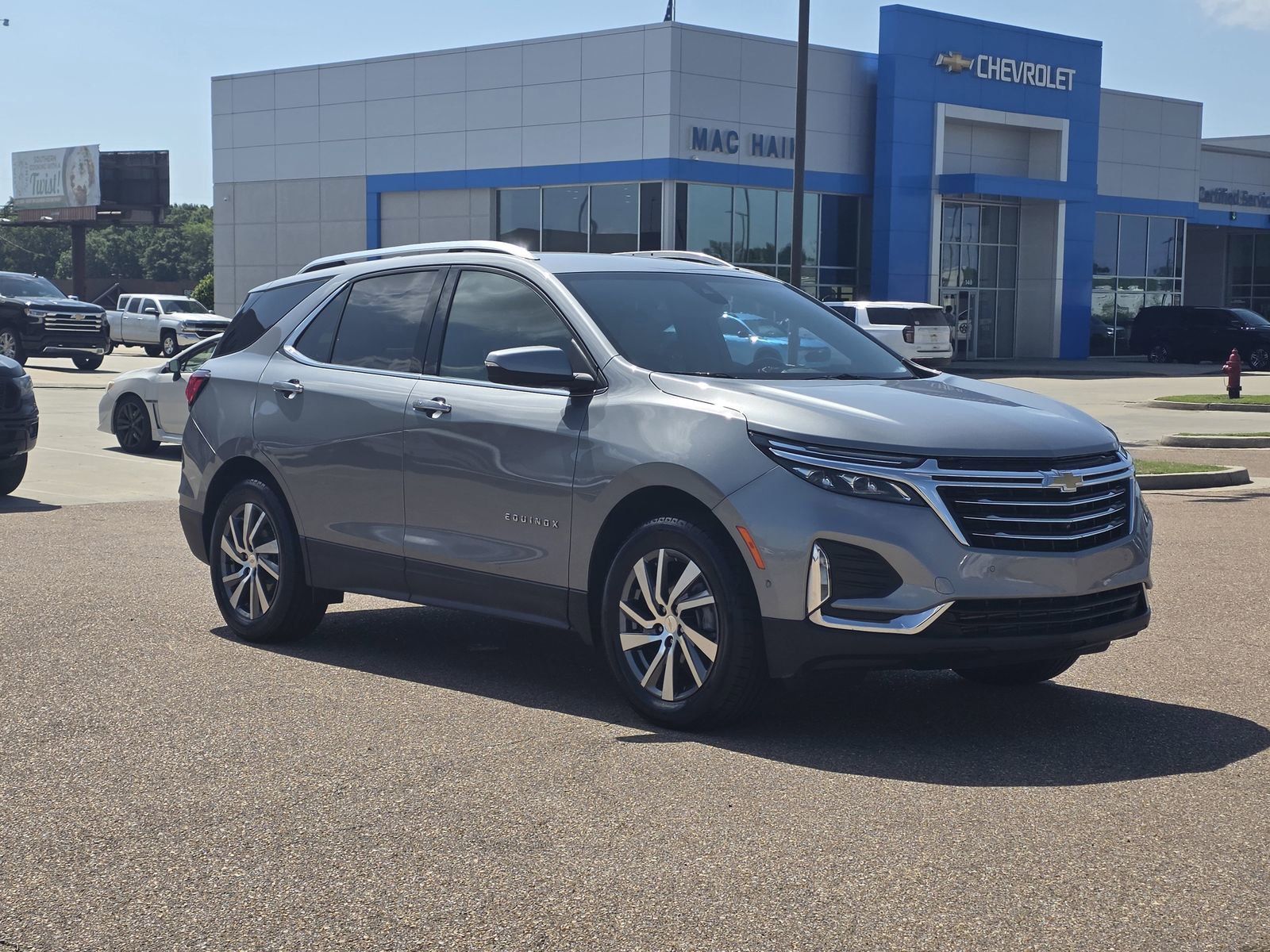 Used 2024 Chevrolet Equinox Premier AWD/4WD image 3