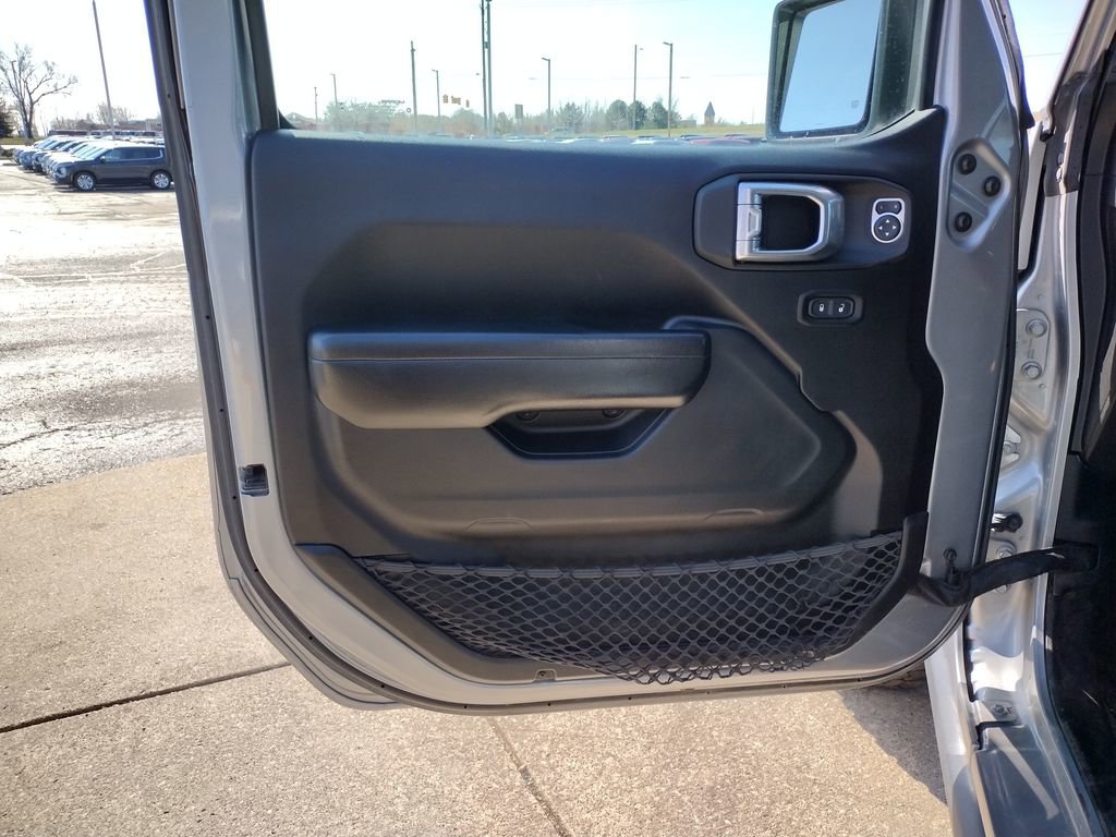 Used 2021 Jeep Gladiator Willys image 28