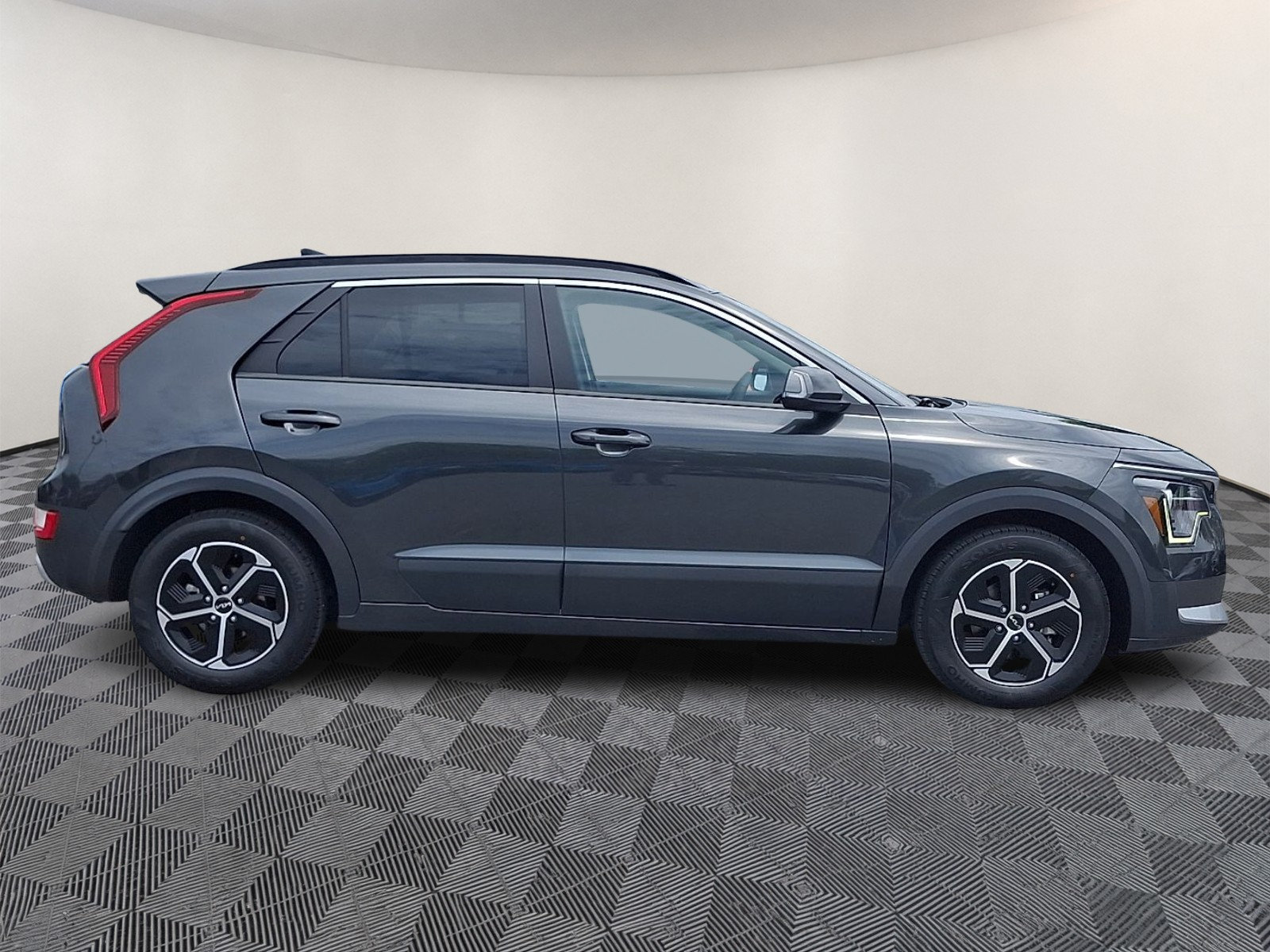 Certified 2024 Kia Niro EX FWD image 7