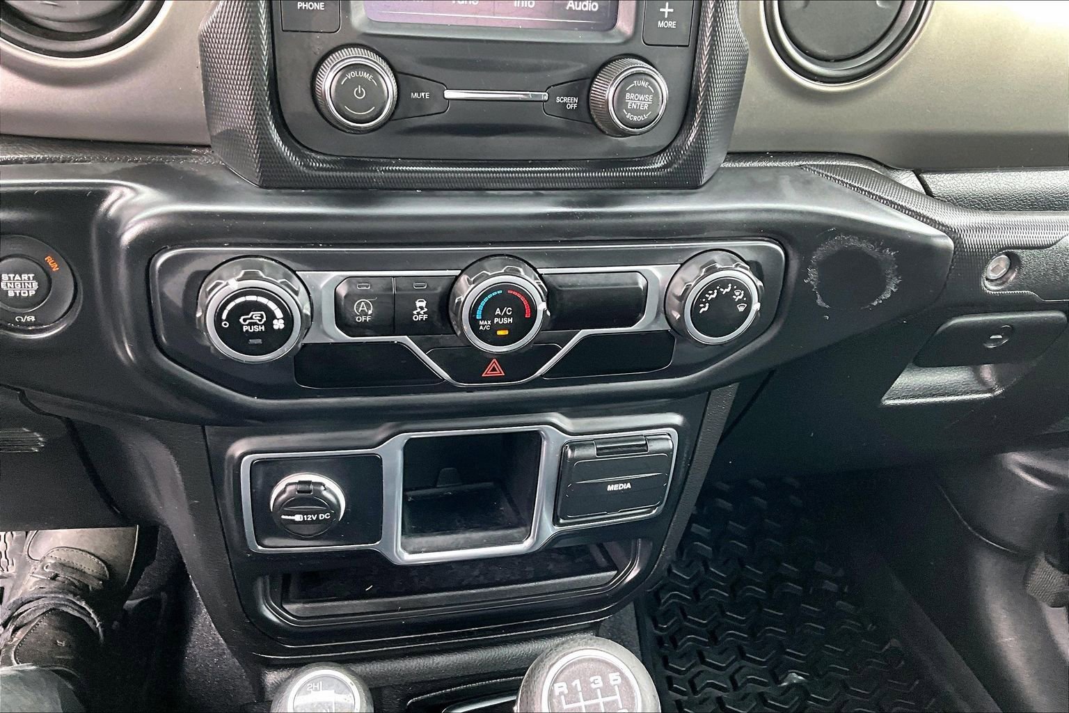 Used 2020 Jeep Gladiator Sport image 15