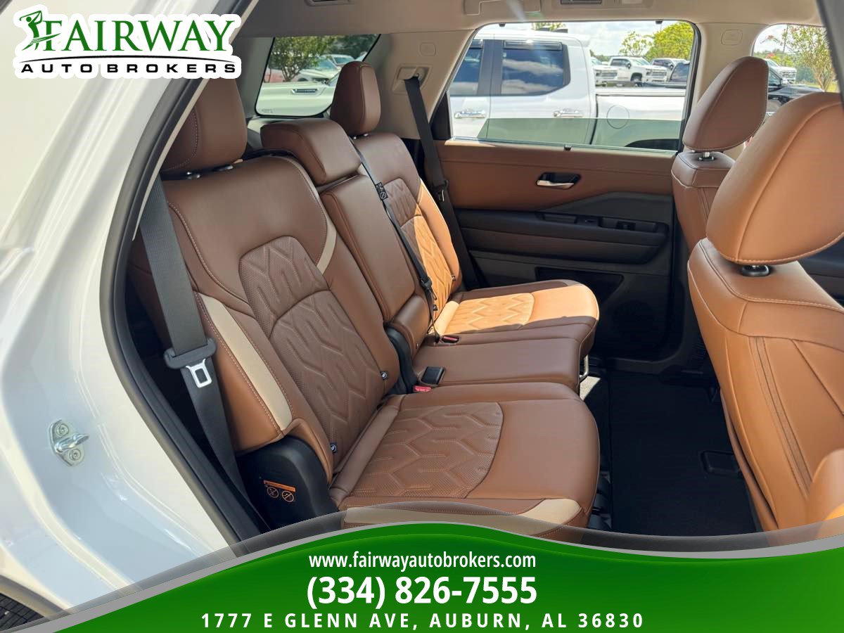 Used 2026 Nissan Pathfinder Platinum w/ Cargo Package FWD image 13
