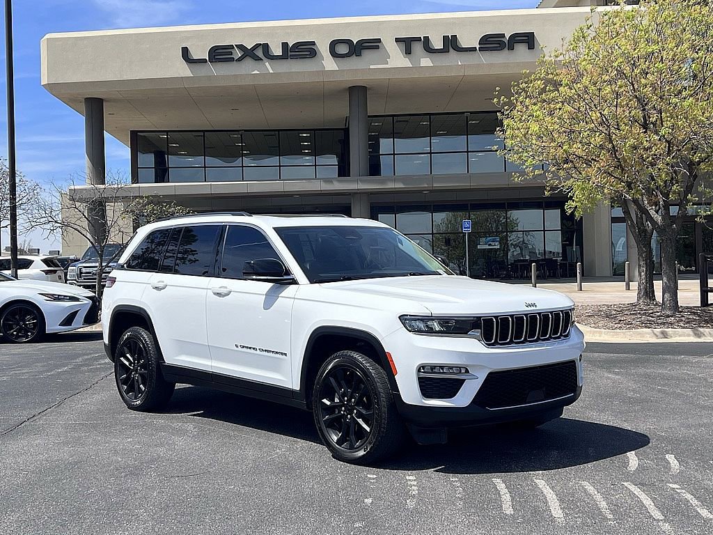Used 2022 Jeep Grand Cherokee Limited AWD/4WD image 1